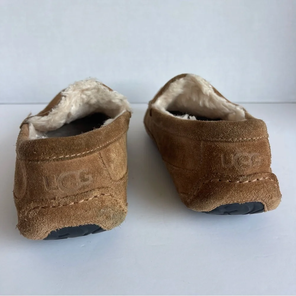 UGG Ascot Slippers size 9.0